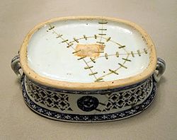 Cesto de Nanking, c. 1750, emendado com grampos